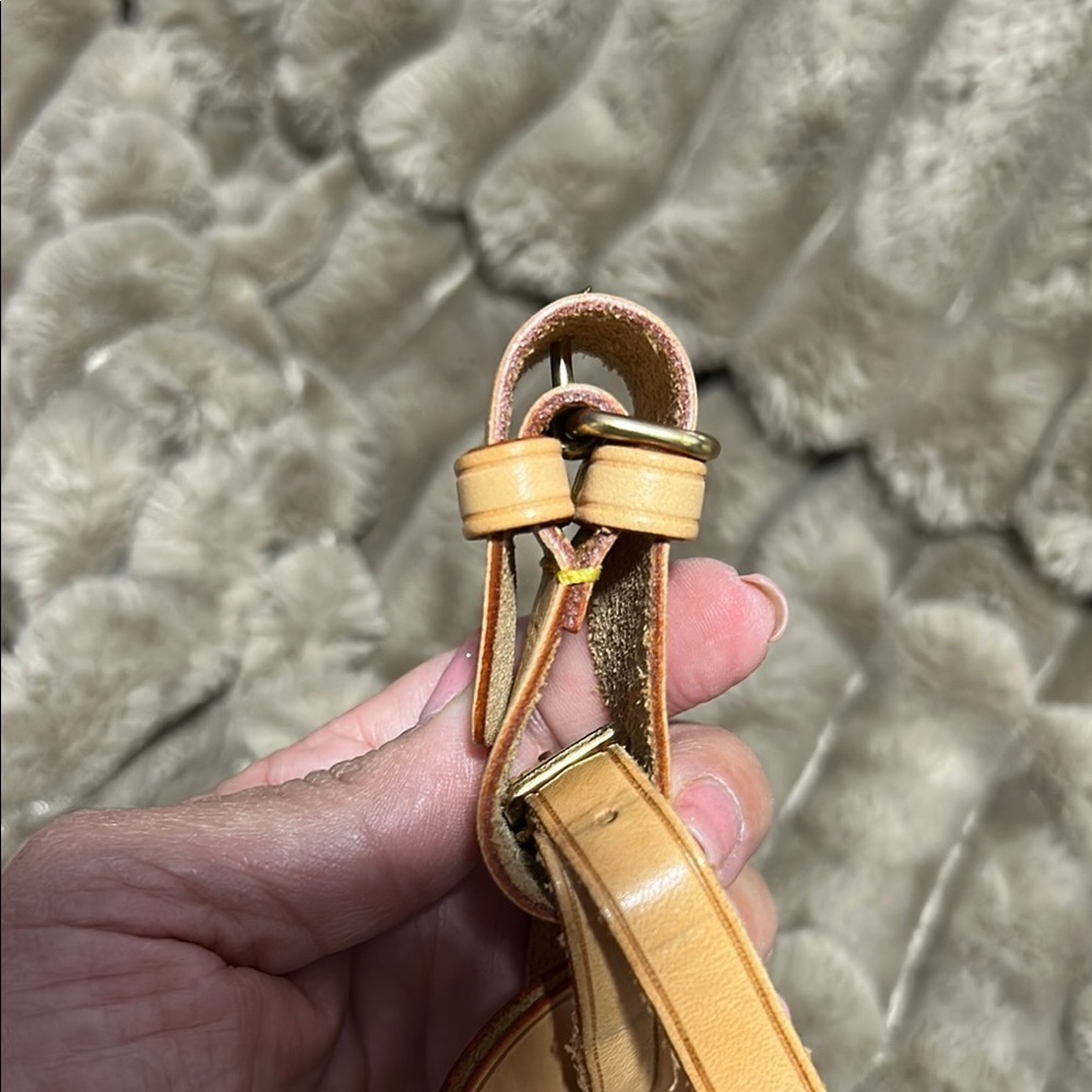Louis Vuitton Beige Leather Luggage Tag - Picture 7 of 12